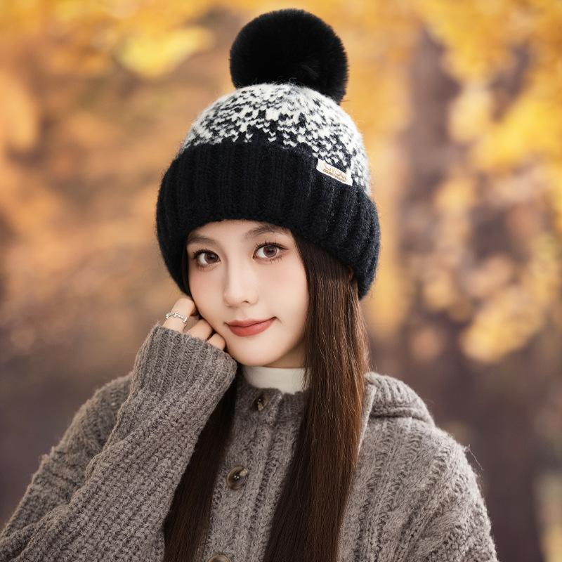 Women's Fashion Velvet Thermal Hat Women's Autumn and Winter Cute Hairball Cold Warm Christmas Hat Casual Wool Hat