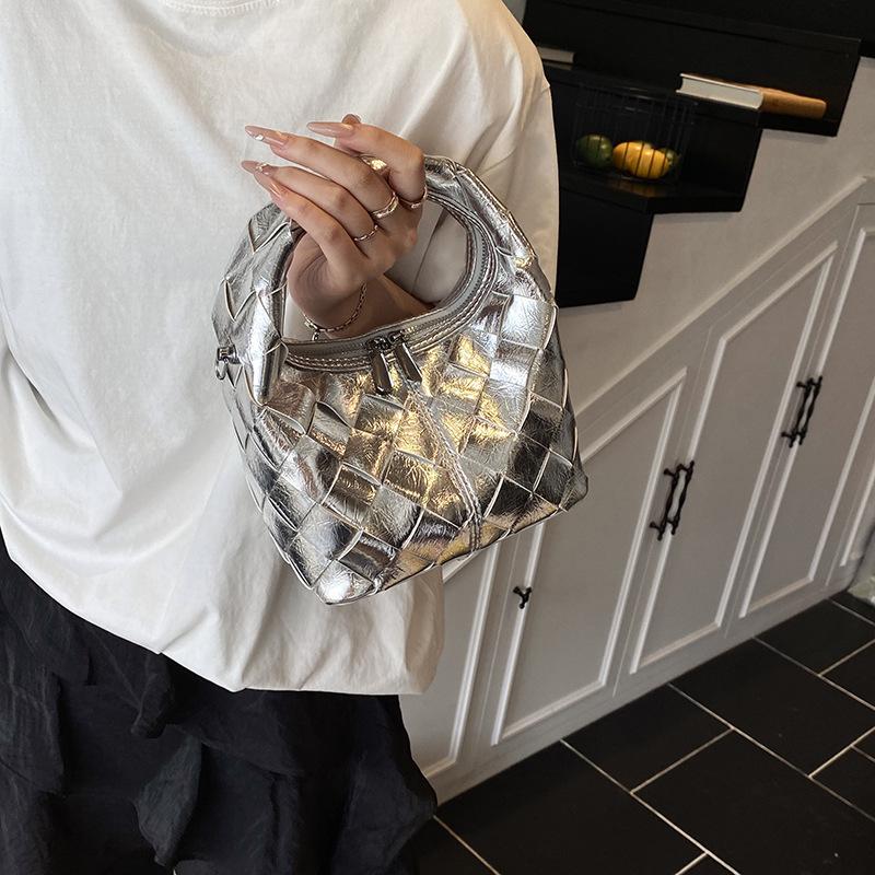 Xiaoxiangfeng diamond bag 2025 European and American new fashion niche shoulder bag women's versatile messenger dumpling bag tide