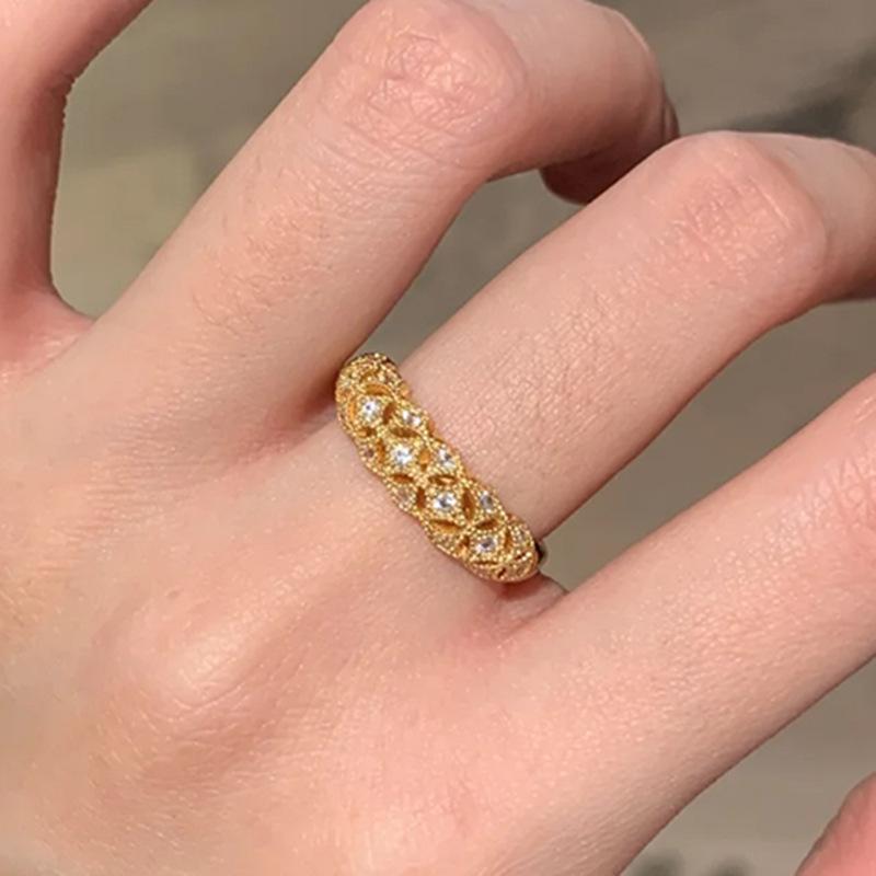 New in Pineapple design Full Diamond Ring High Quality Design Light Luxury Fashion Trend Ring Hollow out Shining Jewelry Gift