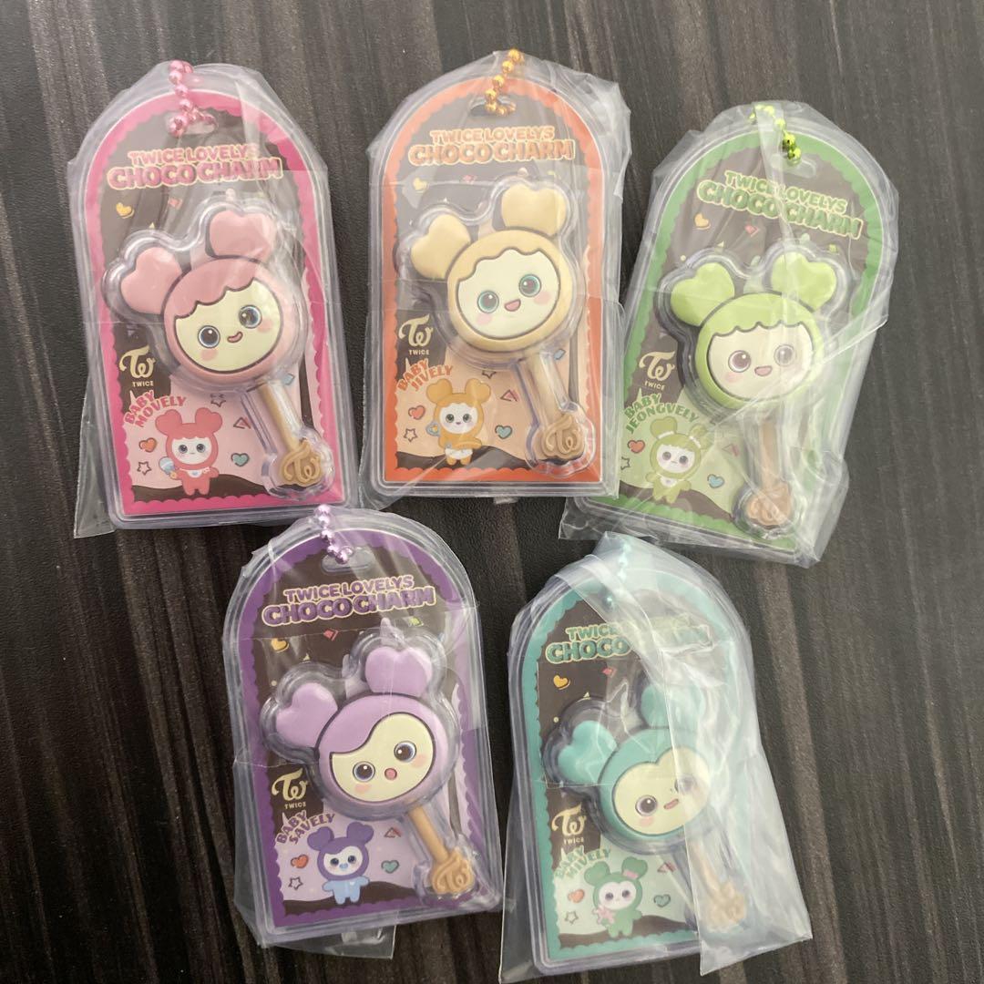 

[USED] TWICE Chocolate Covered Cookie Charm