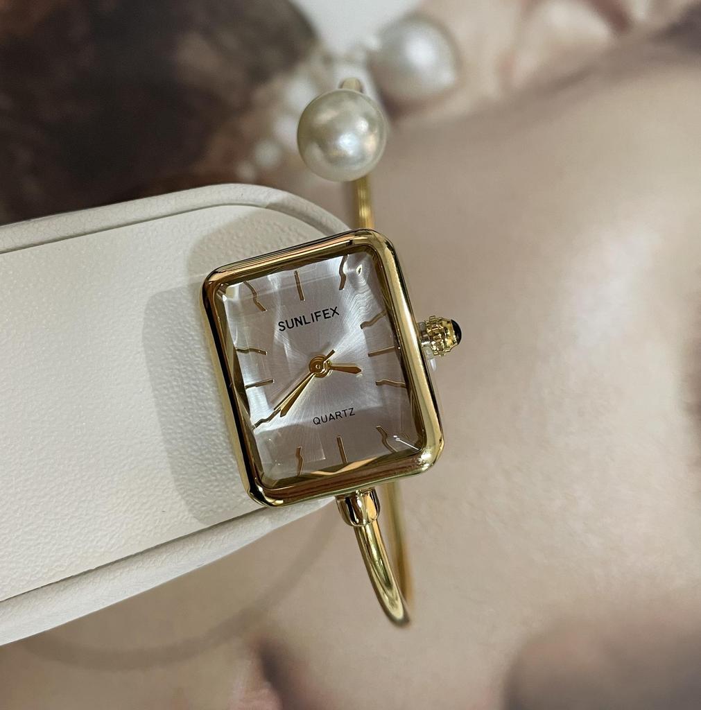 Golden Pearl Square Bracelet Watch - Women's Luxury Retro-Style Quartz Watch