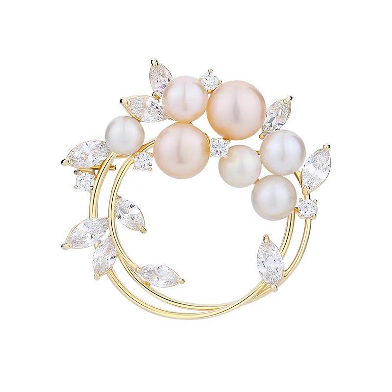 Star Pearl Flower Ring Pin - A Luxurious Design Pearl Brooch with A Light and Exquisite Touch.