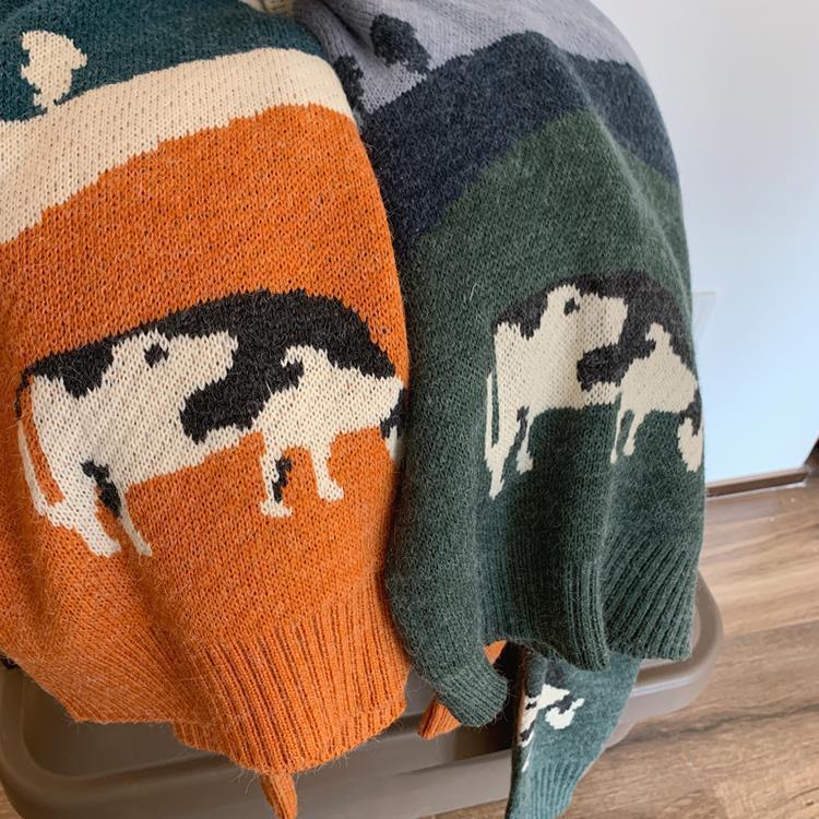 Retro Style Round Neck Cow Pattern Sweater Men's Winter Fashion Pullover Women's Casual Knitwear