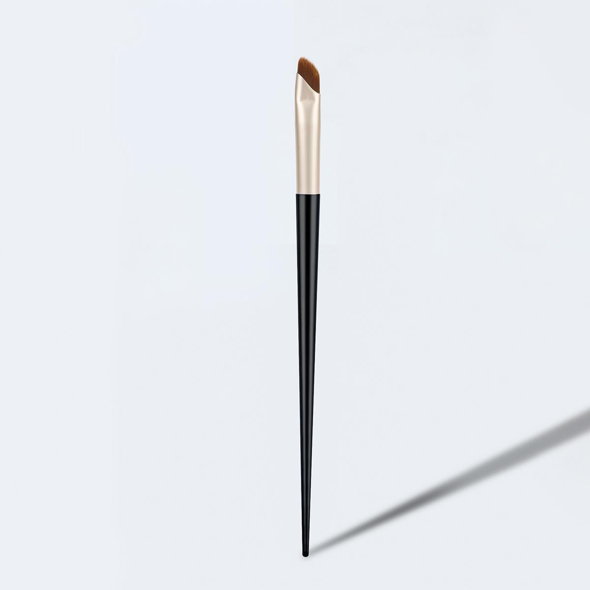 

Angled Concealer Brush for Women Makeup Brush for under Eye Concealer for Application of and Liquid Cosmetics Portable Design fo