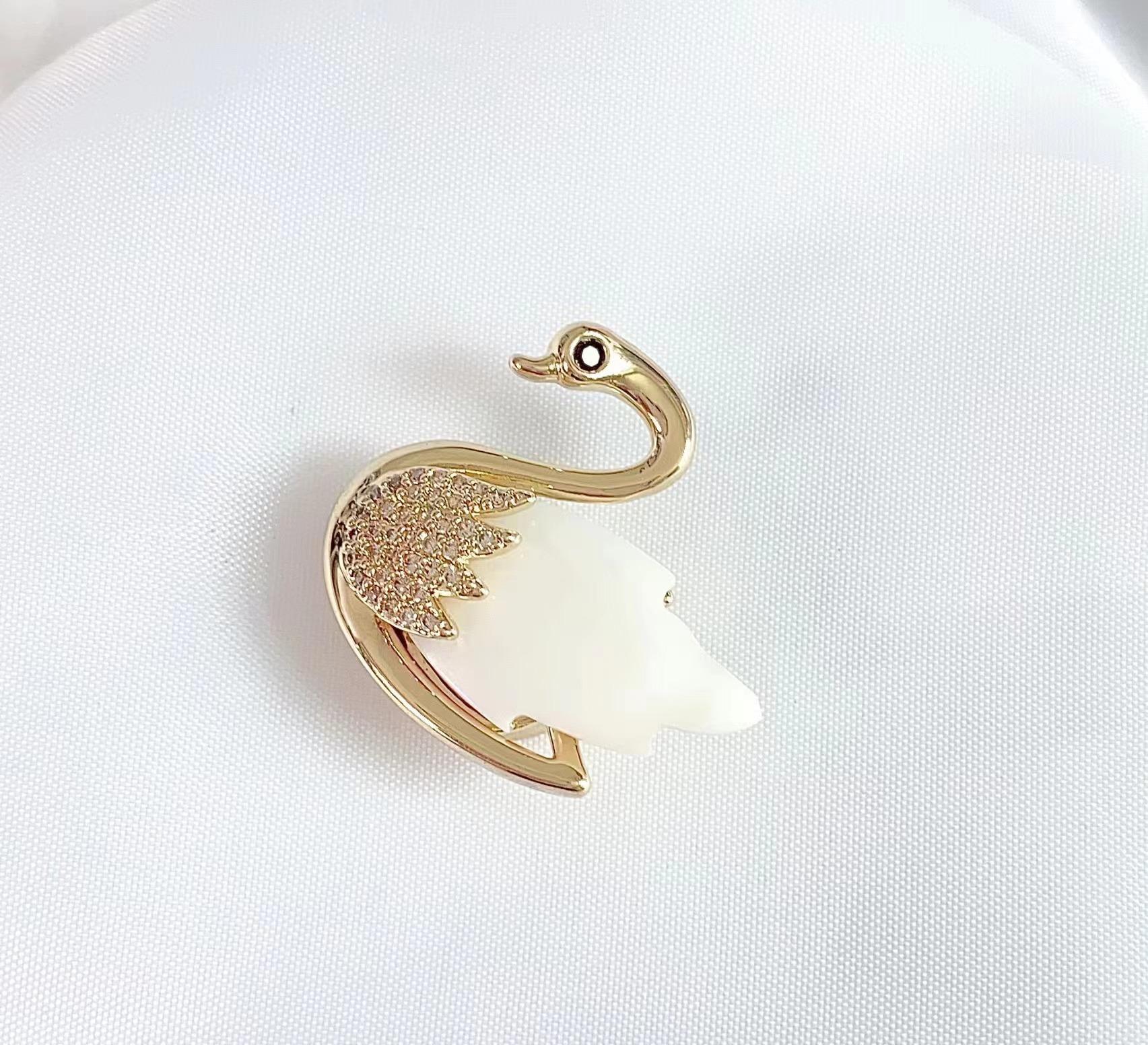 

Брошь-магнит «Пресноводный рябчик» в виде лебедя, брошь из циркония Super Flash, высококачественная булавка, изысканная антибликовая пряжка с ювелирными украшениями золотой