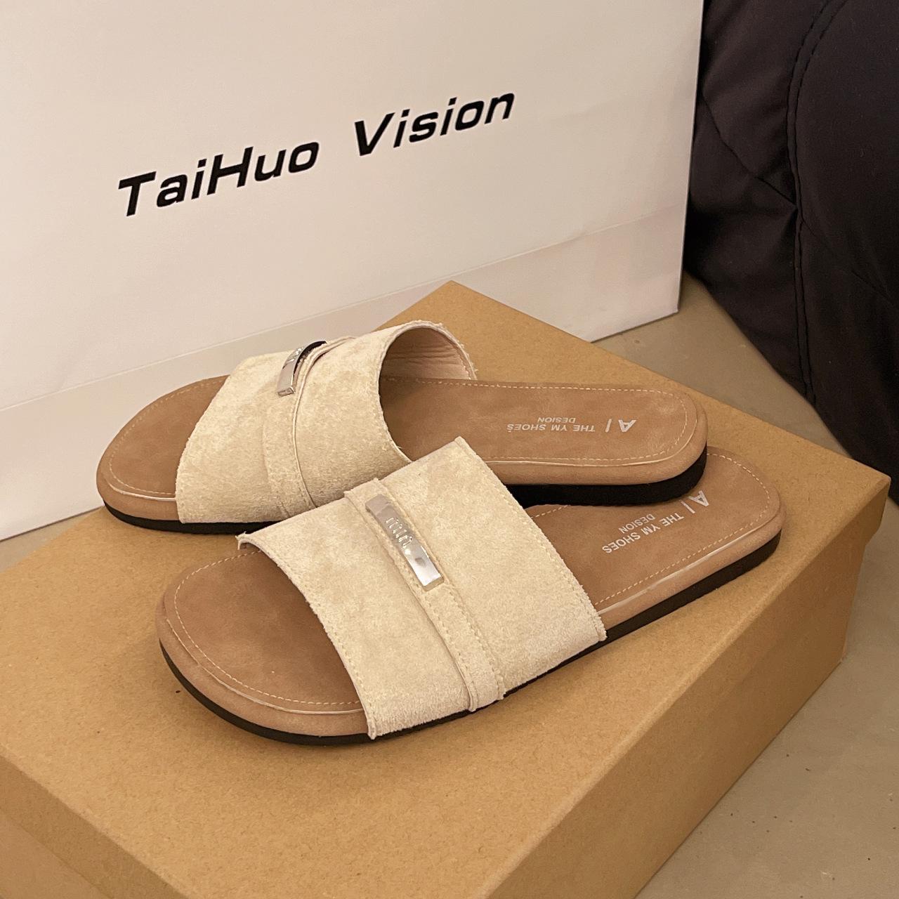 

Fashion 2025 Korean Fashion Metal Buckle Summer Outdoor Slippers for Women Comfortable Flat Soft Soled Anti Slip One Strap Design 40