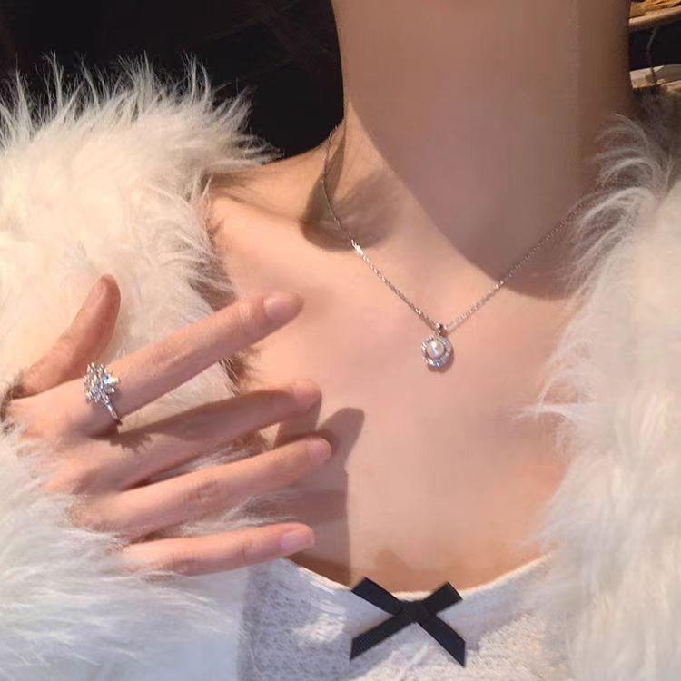 

Ожерелье из титановой стали не тускнеет, полное бриллиантов, подвеска с французским жемчугом Mobius, темпераментная легкая роскошная универсальная цепочка на ключицу