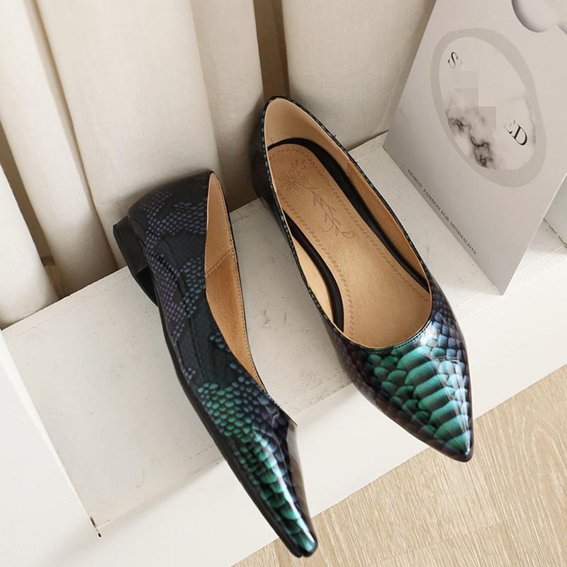 Fashion Casual Women Flats Ballet Shoes Pointed Toe Loafers Shoes Shallow Brand Sexy Snake Leather Slip On Women's Flats Large Size 45