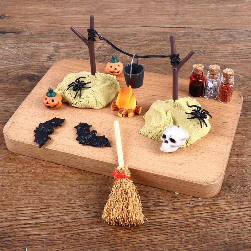 1Set 1:12 Puppenhaus Miniatur Halloween Horror Dekor Spielzeug Fledermaus Schädel Kopf Besen Spinne Kürbis Kopf Zauberbuch Ornament Diy Spielzeug