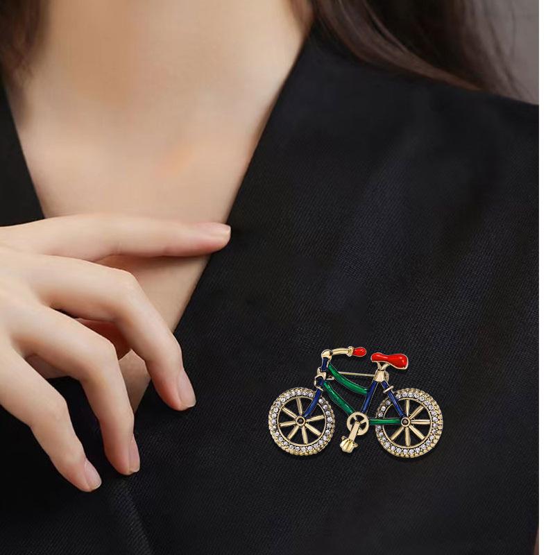 European and American Rhinestone Creative Bicycle Brooch, Fashionable, Drip Oil Brooch, Women's Clothing Accessories, Handbag Bicycle Chest Flower