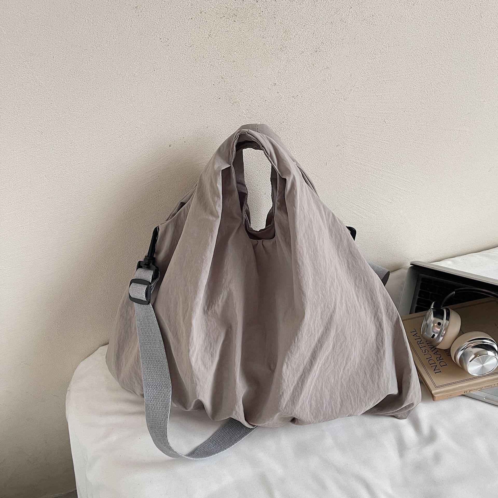 

Autumn 2025 Women s Large-Capacity Washed Cloth Shoulder Bag for Casual Commuting and Shopping сірий колір