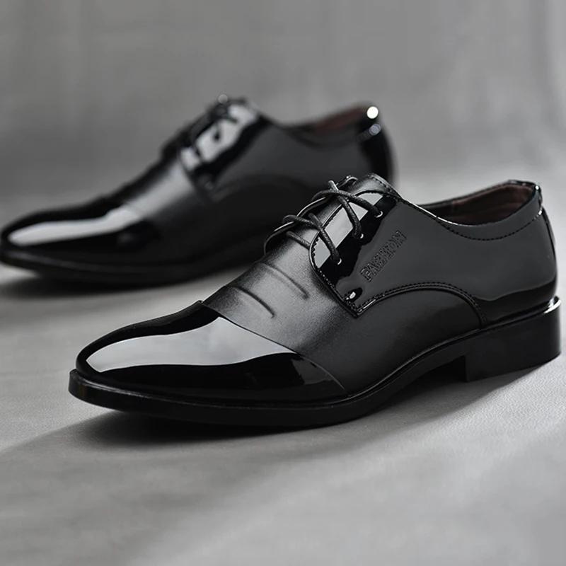 Neue Retro Klassische Kleiderschuhe für Schwarze PU-Leder Oxfords Freizeitschuhe für Herren Hochzeitsparty Büro Formelle Arbeitsschuhe