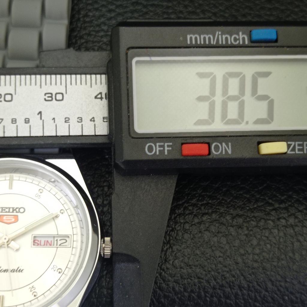 REFURBISHED VINTAGE SEIKO 5 AUTOMATIC JAPAN MENS SILVER DIAL WATCH A434686-2