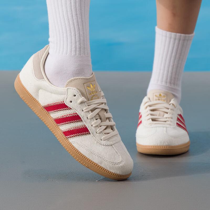 Adidas Women s Samba Low-Top Skate Shoes 39