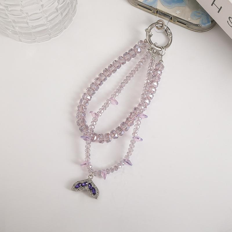 Кулон в виде принцессы-русалки, украшенный бисером и стразами, а также подвеска в виде рыбьего хвоста, противоугонный брелок для ключей, сделанный своими руками.