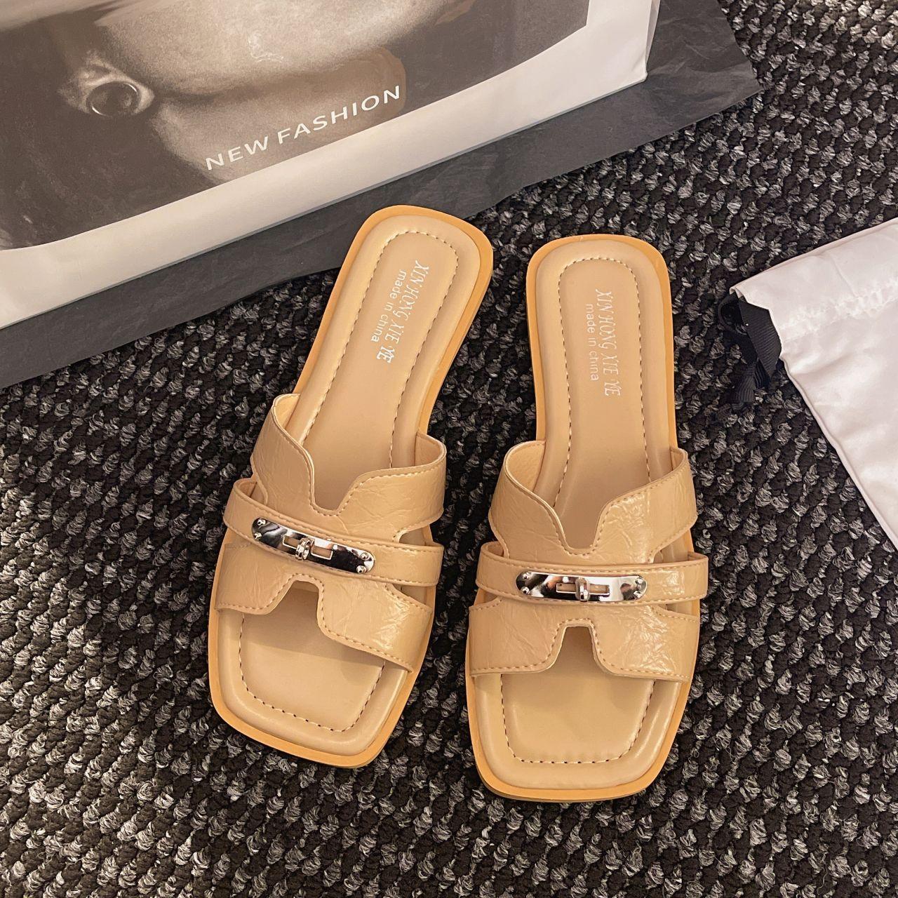 

Серебряные туфли на плоской подошве с маленьким замком 2025 года, новые тапочки с открытым носком, модная праздничная одежда, французские сандалии 40 хаки