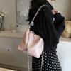 A solid color PU material shoulder bag can be crossbody, exquisite shoulder strap, fashion casual popular style, shopping