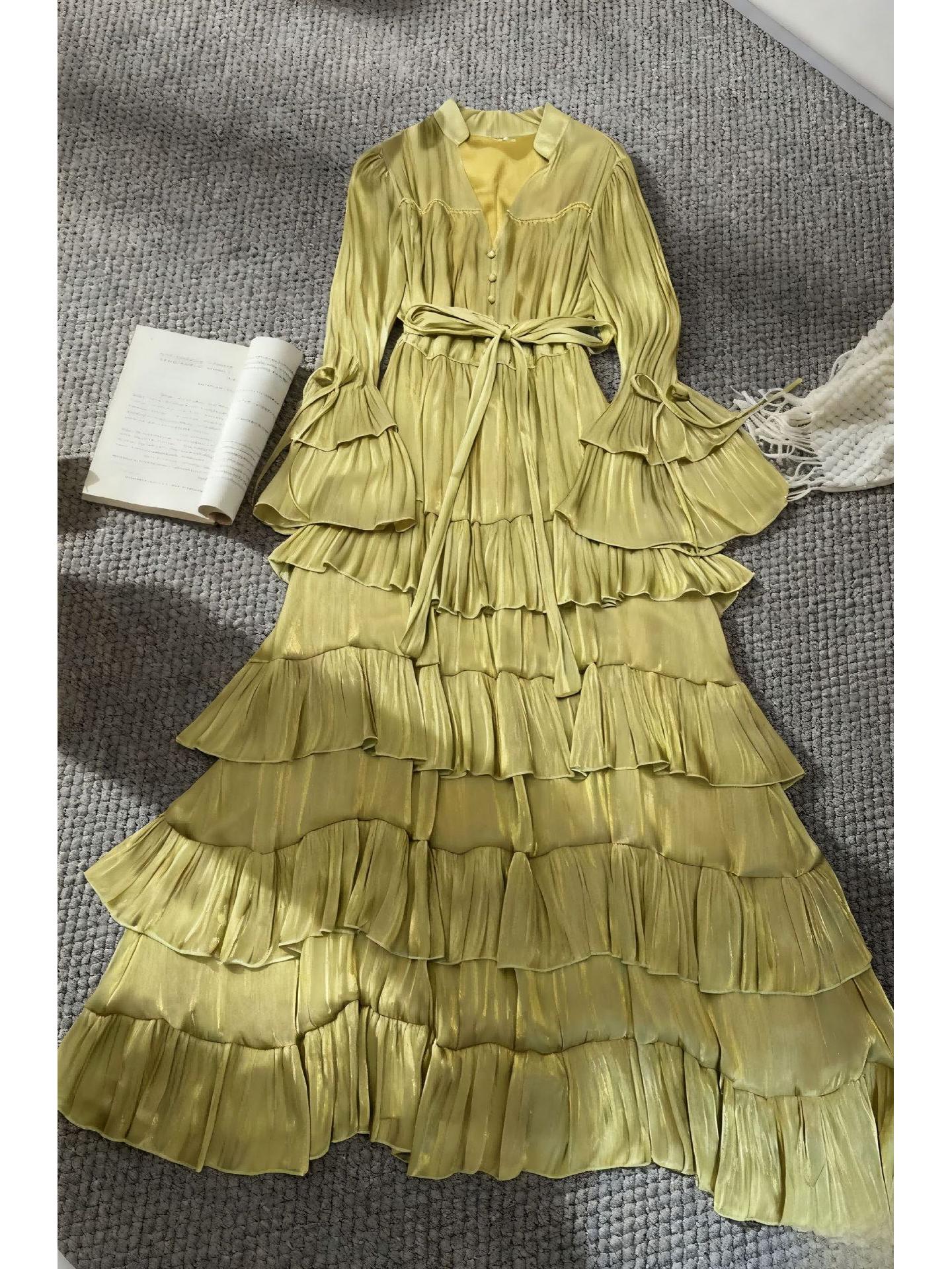 

Elegant Patchwork Layered Ruffle-Sleeve Slimming Cake Dress with Letter Design XXL зелений