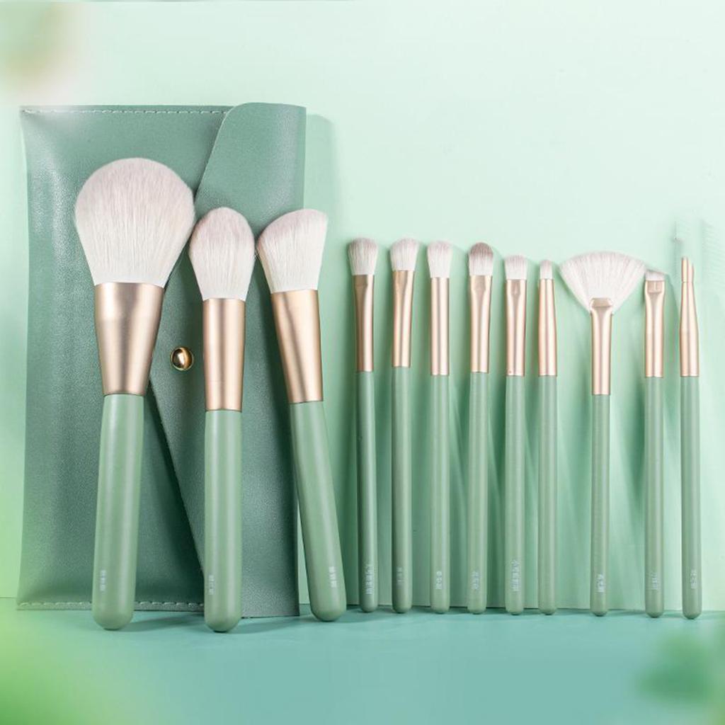 Holiday Series Makeup Brushes 12 Soft Concealer, High-gloss Repair, Blush Powder, Eye Shadow Brush and Full Set of Raspberry Brushes.
