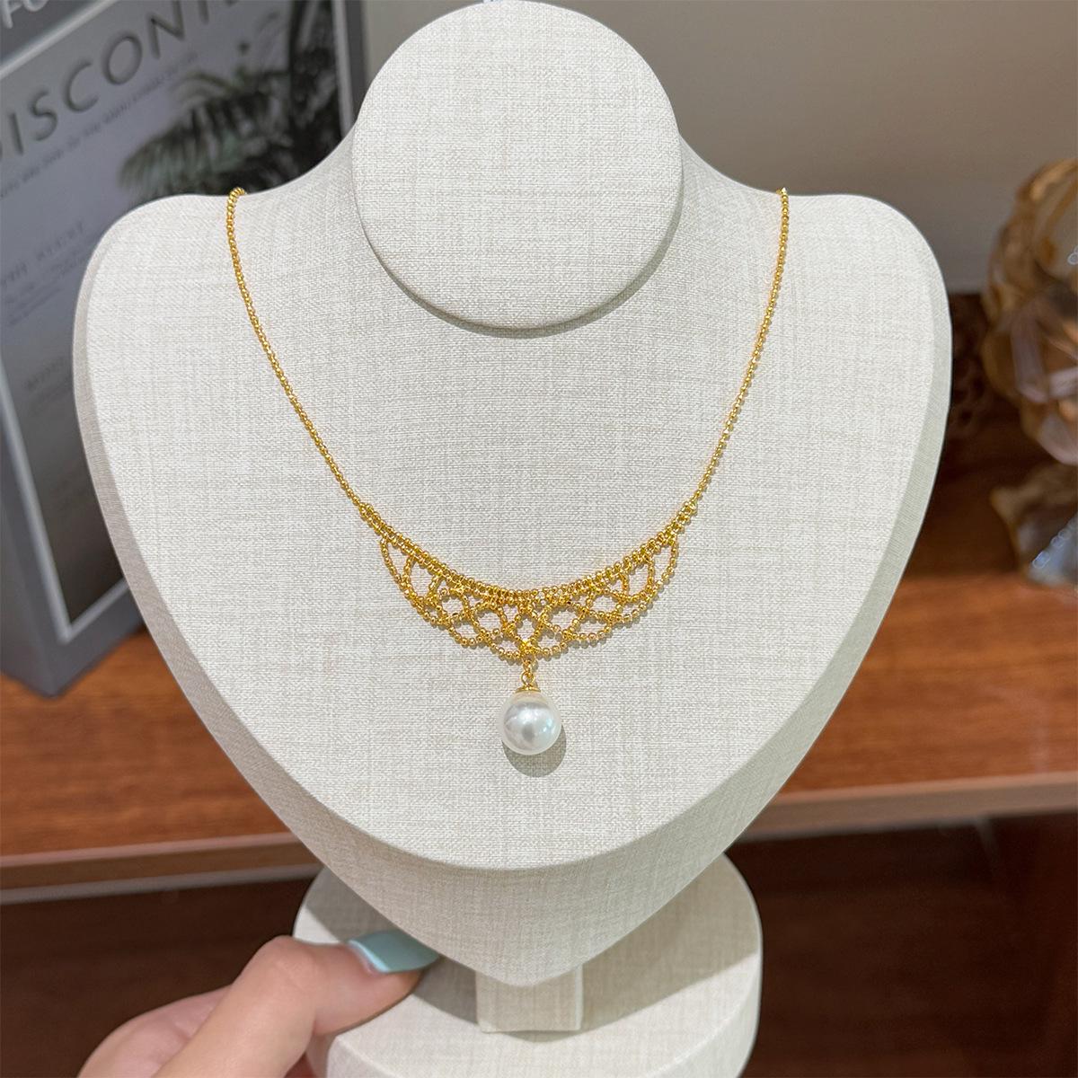 

Retro Fashion Versatile Pearl Necklace - Exquisite High-End Clavicle Chain for Women