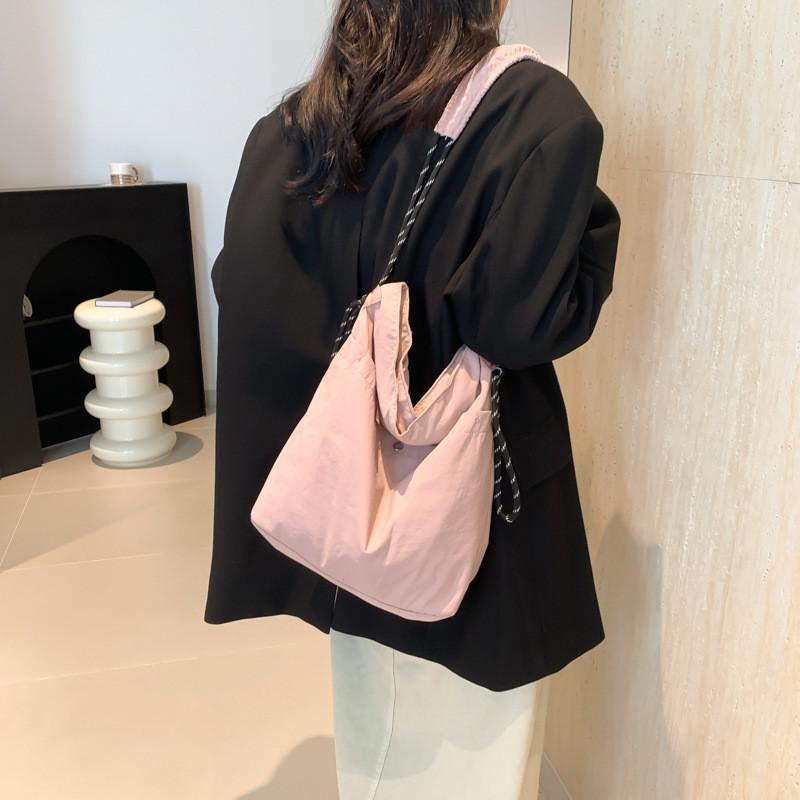 Trendy Large Capacity Canvas Tote Bag For Women With Stylish Street Fashion Design