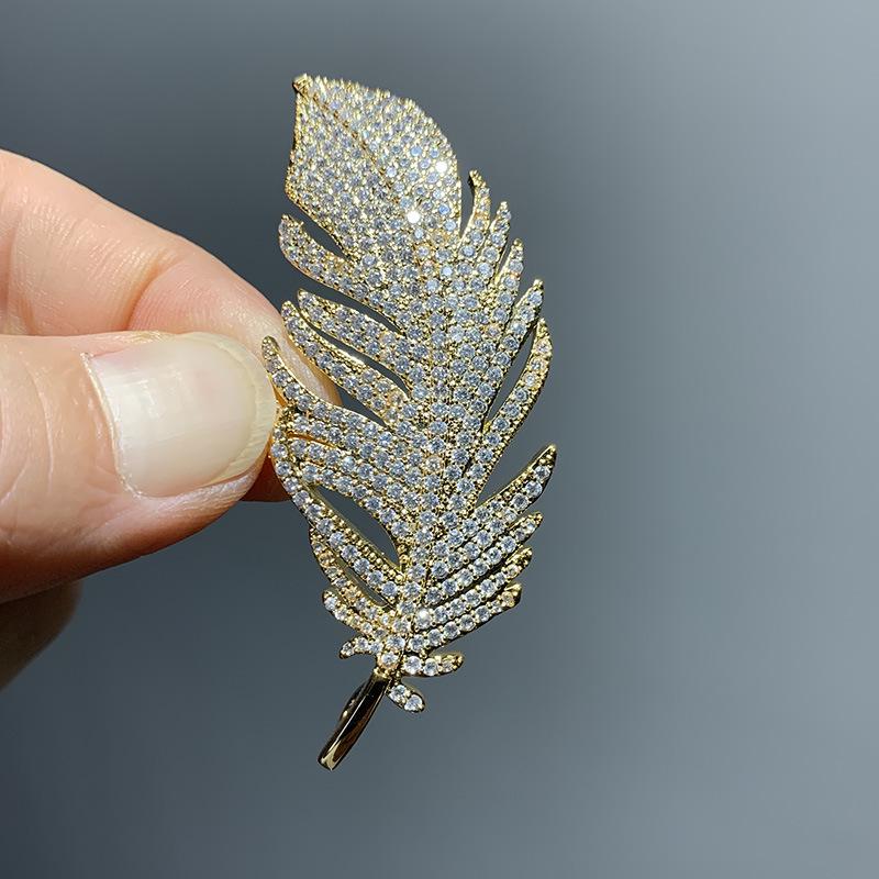Elegant Zirconia Feather Brooch for Women s Suits  Qipaos