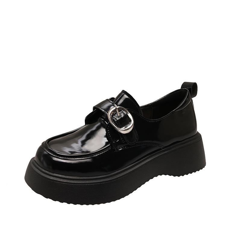 Черные маленькие кожаные туфли женские 2025 новые весенне-осенние новые ретро на плоской подошве одинарные туфли в британском стиле с пряжкой модные лоферы 35 4788₽