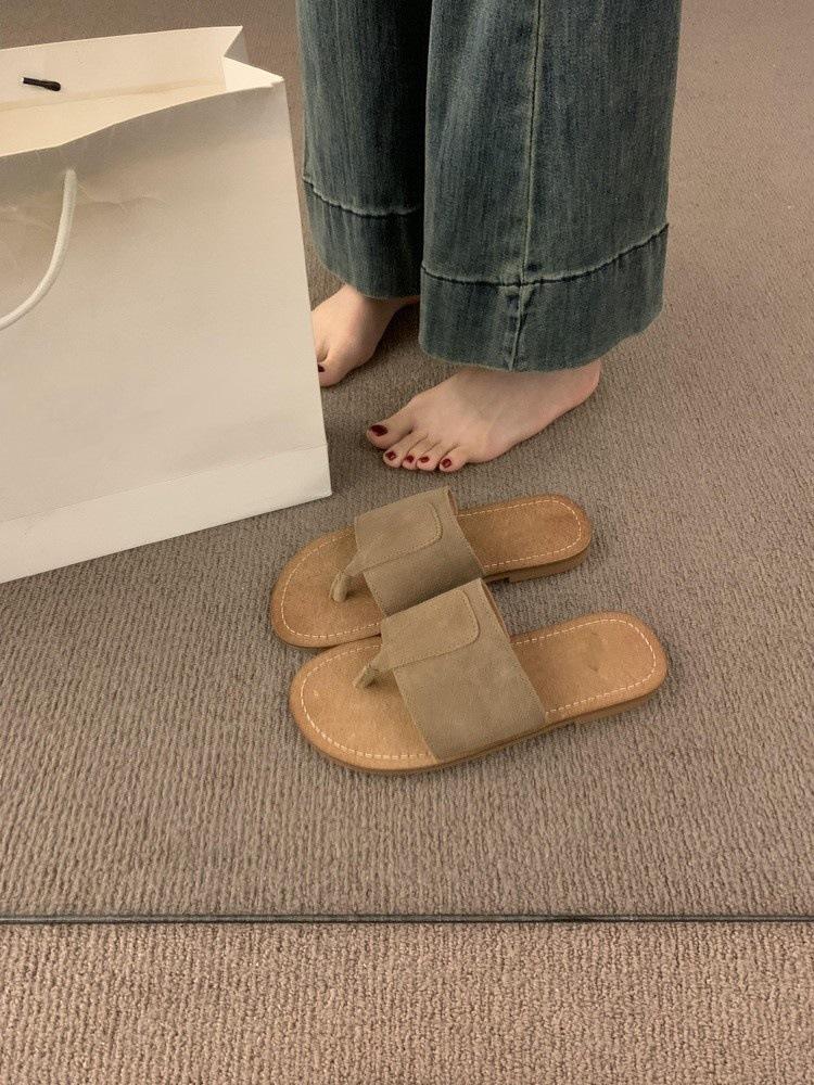 

French flat-bottomed one-word toe slippers for women s summer wear 2025 new fashion casual beach sandals 40