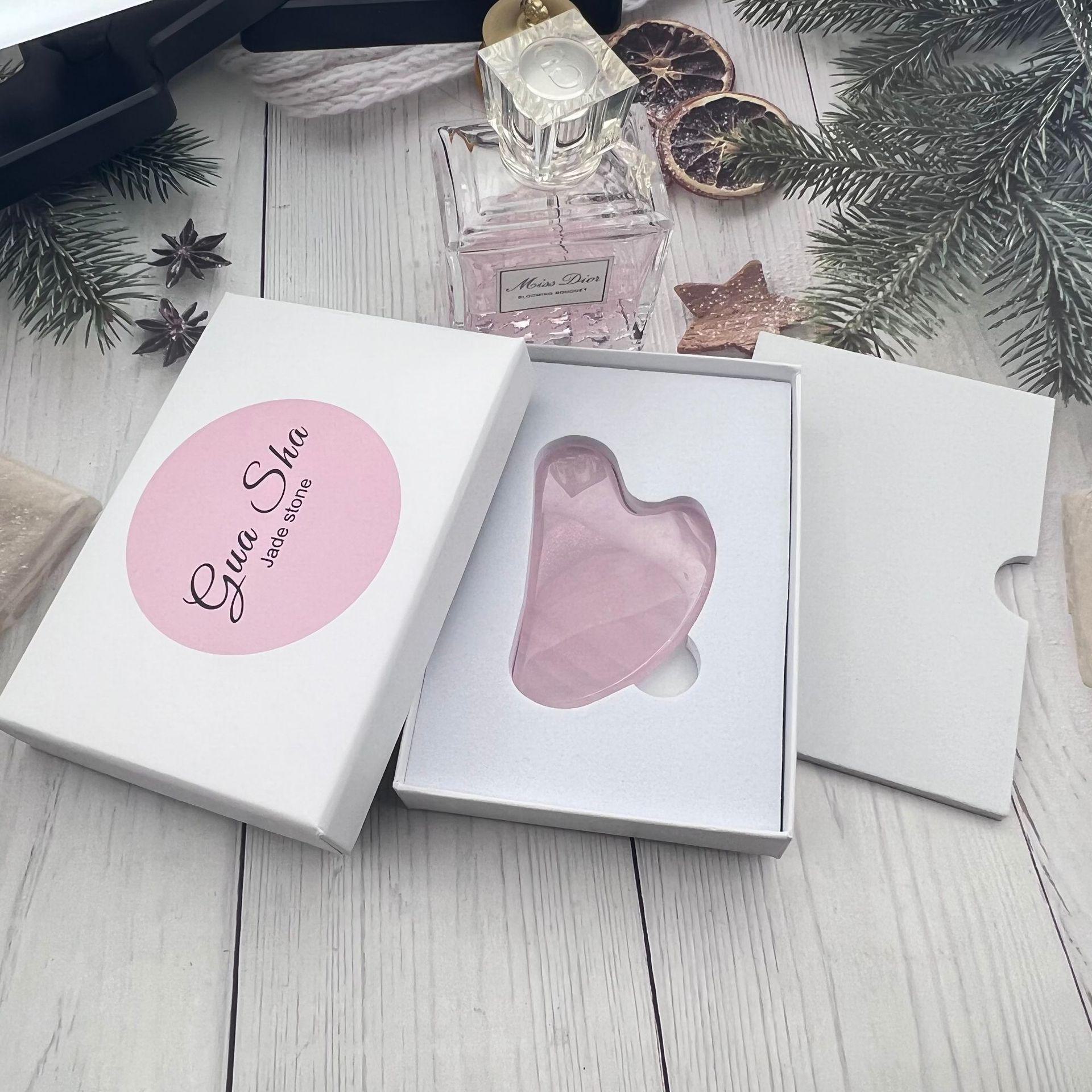 

Массажная доска для скребкового массажа лица из нефрита розового цвета в форме сердца для V-образного массажа finger scraping board with gift box розовый