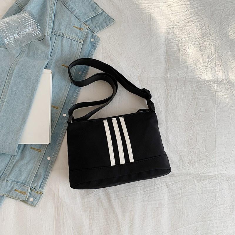 

Сумка-мессенджер из ткани Оксфорд в спортивном стиле для женщин 2025 года, новая корейская версия, модная полосатая многослойная универсальная сумка через плечо чёрный