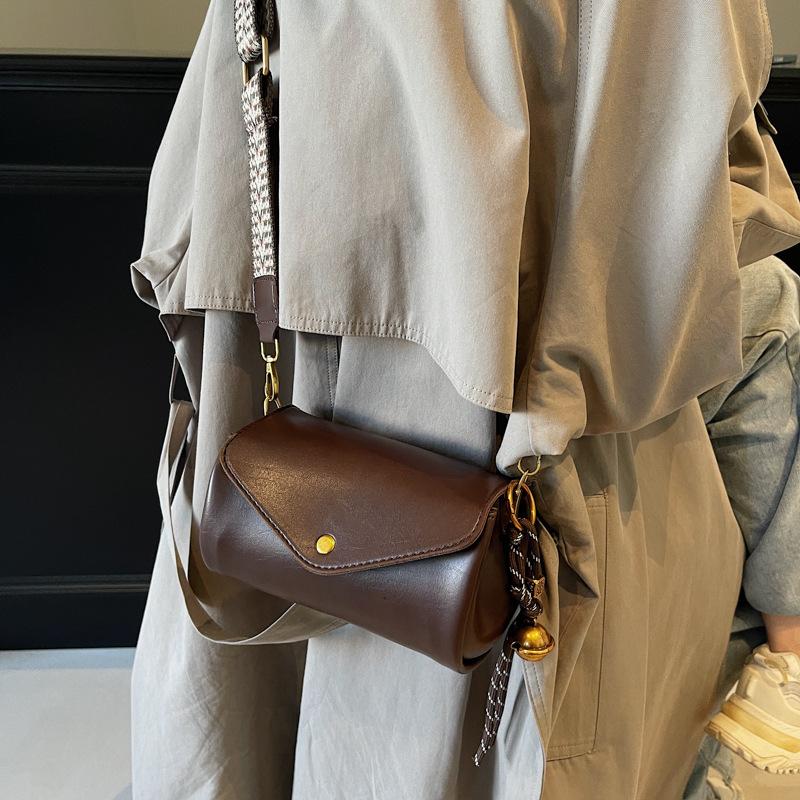 Premium Textured Bag Women's 2025 New Popular Niche Messenger Bag Fashionable Tofu Bag Small Square Bag