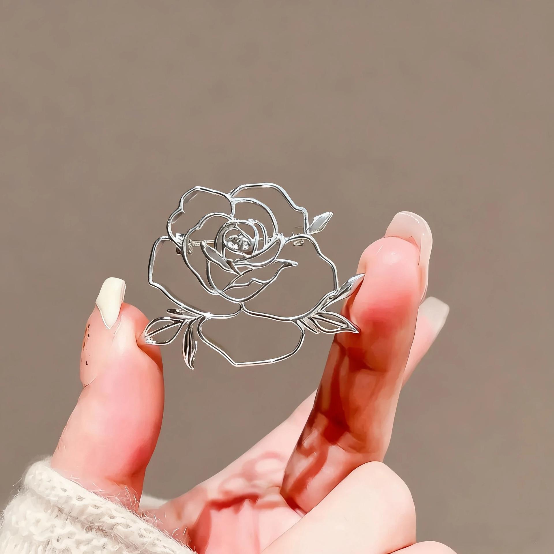 

Delicate Hollow Rose Brooch Metal Flower Pin Lightweight Floral Accessory for Clothing Bags Hats and Scarves Simple Elegant Design