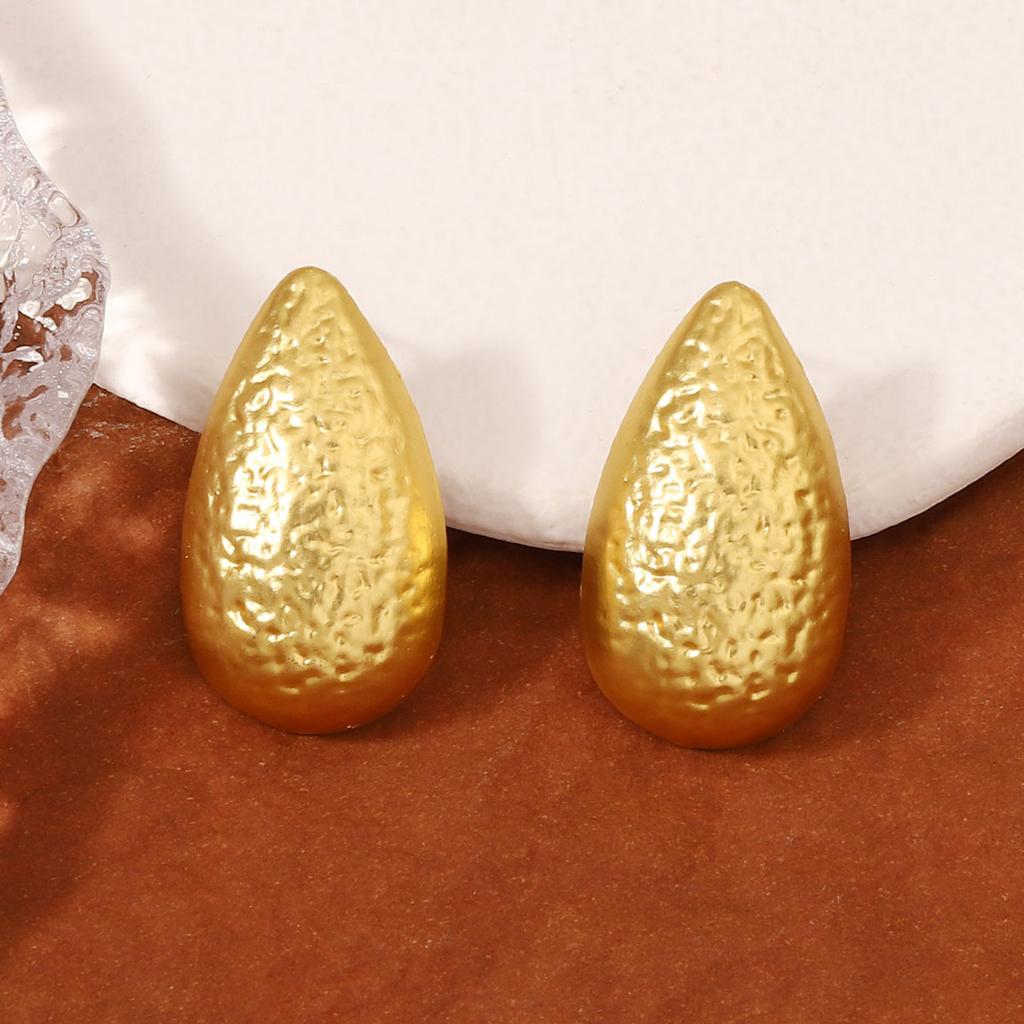 Bohemian high-end retro gold teardrop style, trendy, light luxury and versatile earrings, stud earrings and other accessories