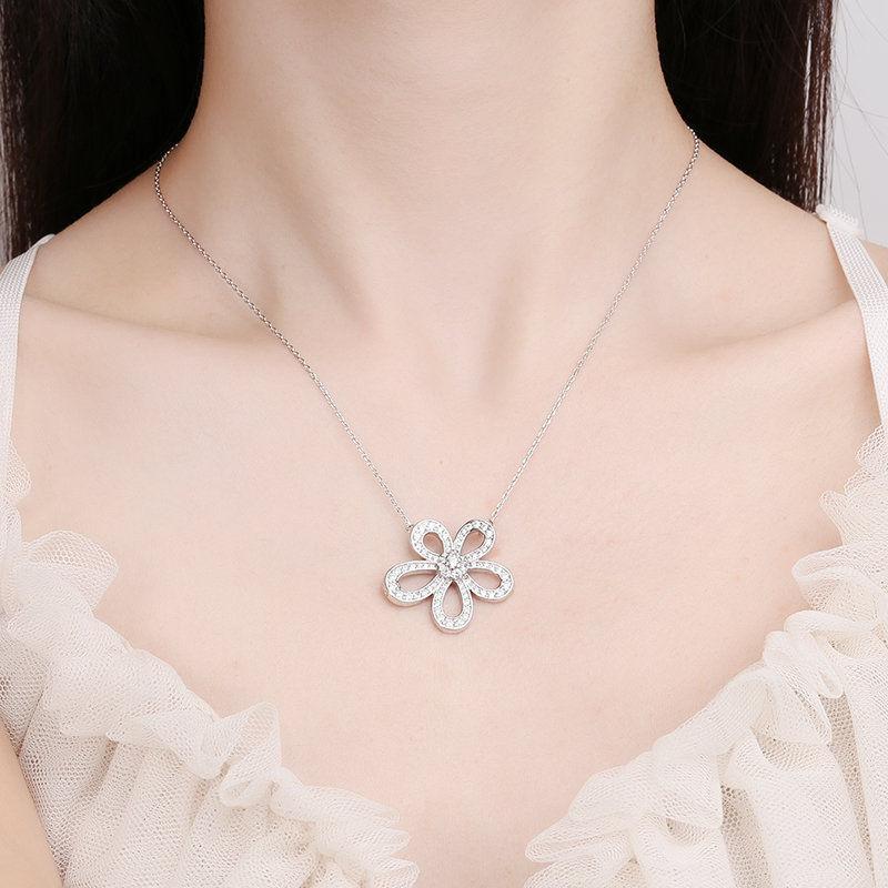 Diamond-encrusted hollow large flower short necklace women's trend niche design clear temperament women's collarbone chain design