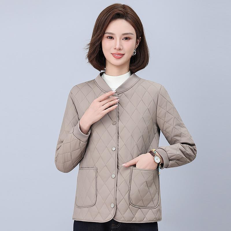 Rhombus padded cotton-padded clothes women's short models, new fashion middle-aged mother clothes, large pockets, warm cotton-padded jacket.