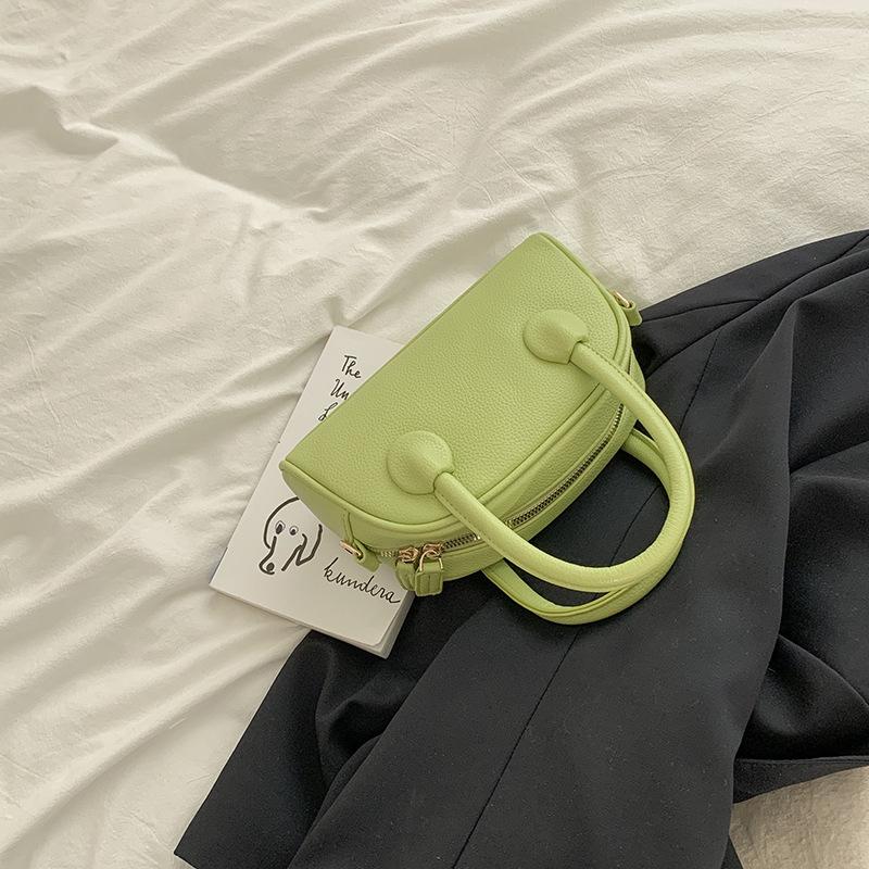 French Niche Design Bag Women's Handbag 2025 New Fashion Shell Bag Simple Shoulder Messenger Bag