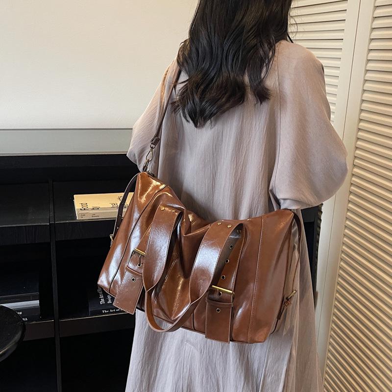 Women's Large Capacity PU Leather Crossbody Shoulder Bag - Versatile and Casual for Outdoor and Commuter Use