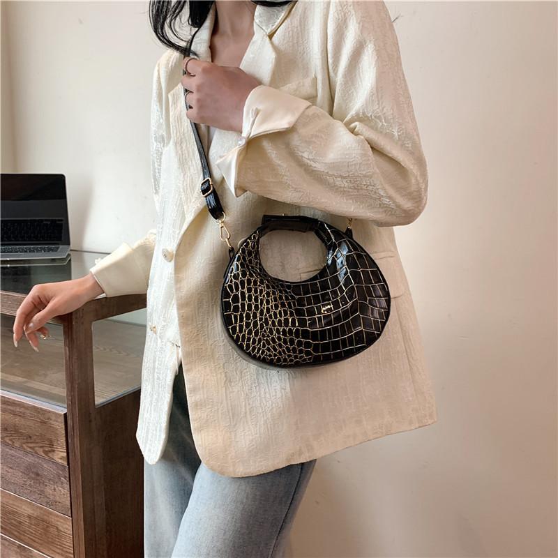 Trendy Retro Women's Crescent Shoulder Bag For Spring 2024 Fashionable Pu Leather