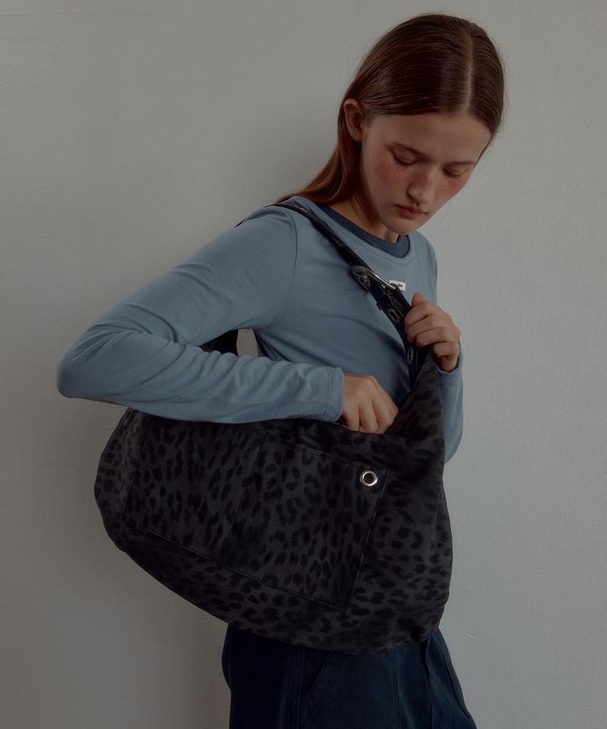Leterie Leopard Charcoal Buckle Reversible Shoulder Bag_3Color
