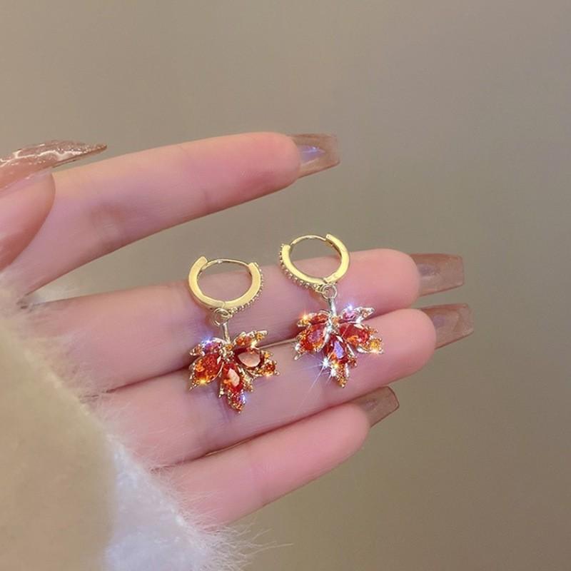 Fashion Retro Elegant Red Maple Leaf Dangle Earrings for Women Stylish Jewelry Gift Accessories