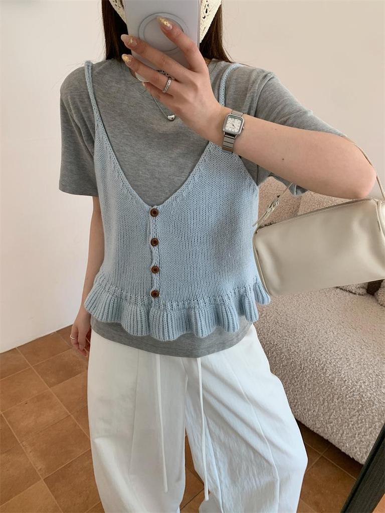 Korean Style V-neck Knit Camisole: Slimming Sleeveless Layering Vest for Spring & Autumn