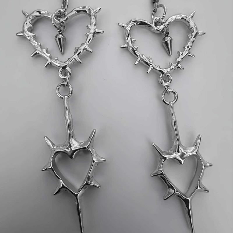 Hypoallergenic Y2K Heart & Thorn Dangle Earrings