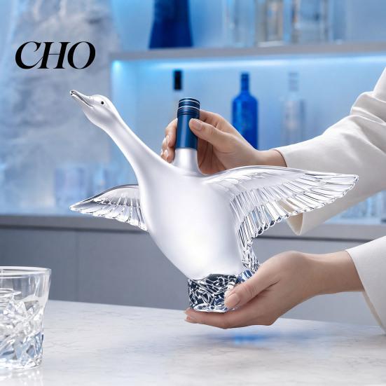 Transparent Core Bottle Goose Bird Shape Whiskey Decanter, 3D Glass Animal Liquor Sculpted for Bar Display, 350ml Art Wine Dispenser Home Amber Liquid