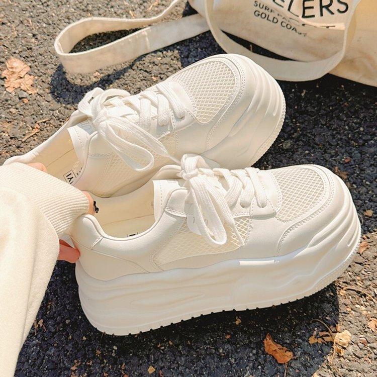 Campus-Stil dicksohlige Mesh dünne kleine weiße Schuhe Damen 2025 Sommer Explosion ins Student vielseitig Orgasmus Board Schuhe