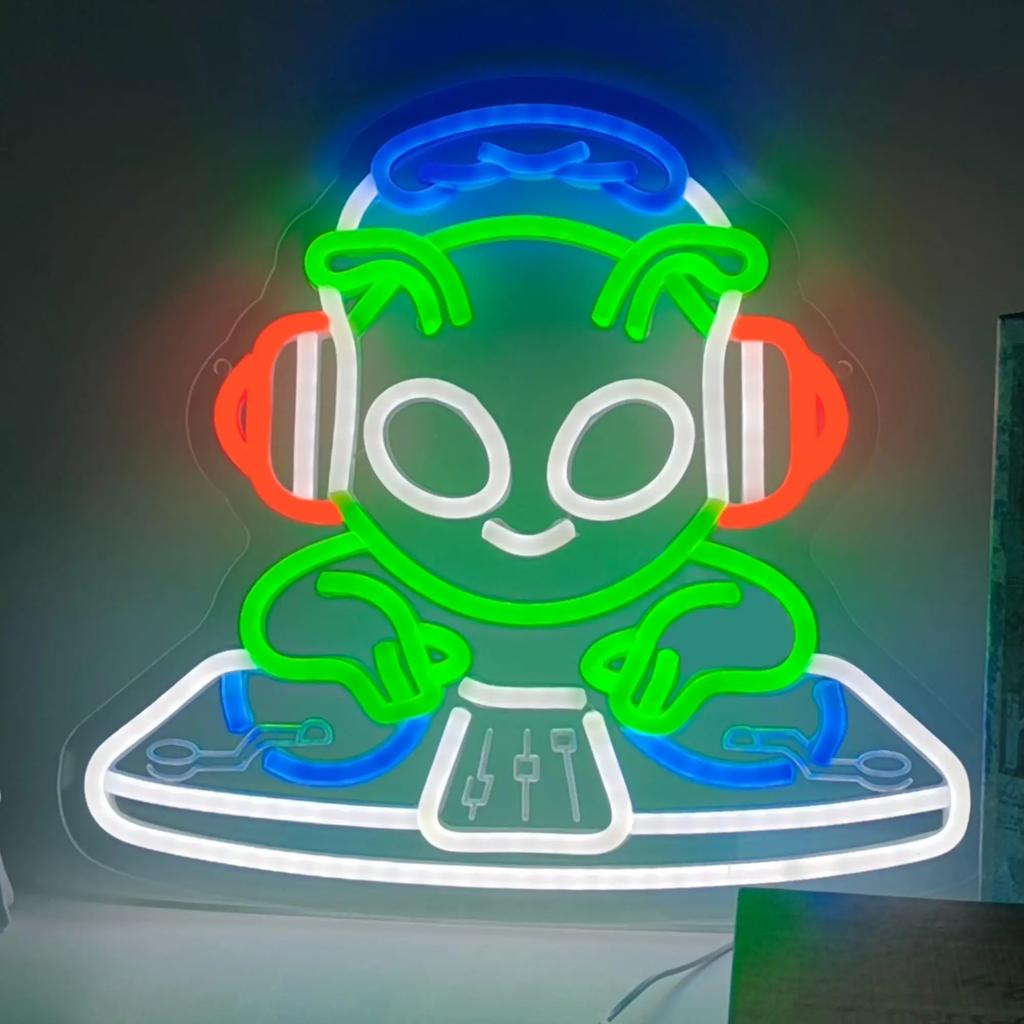 Cat Alien DJ Neon Sign DJ Player Light for Wall Decor Neon Light Sign for Bar Party Man Cave Bedroom Art Wall Decoration