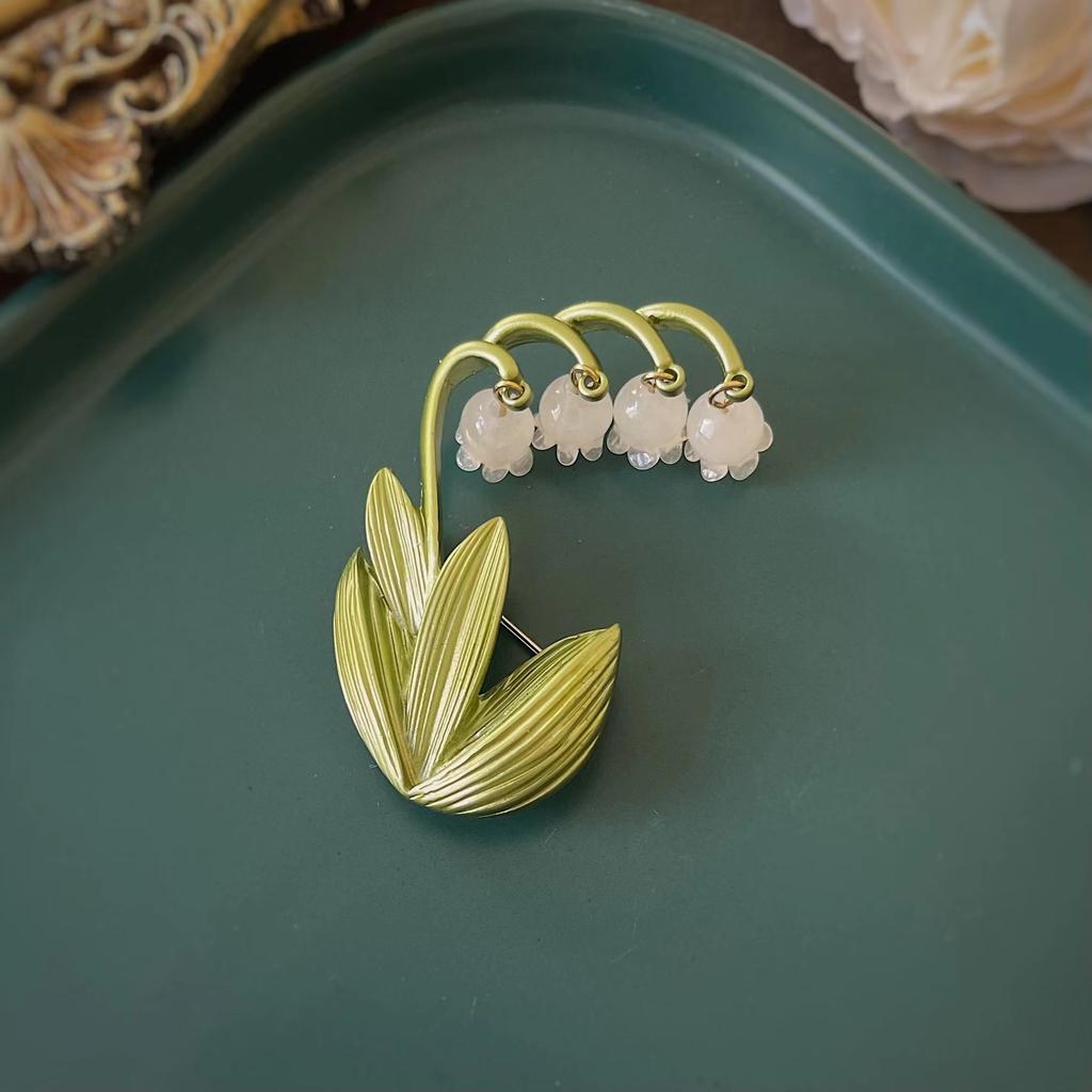 Stylish Baroque Metal Enamel Brooch For Women Elegant Vintage Palace Badge Pin Classic Party Feast