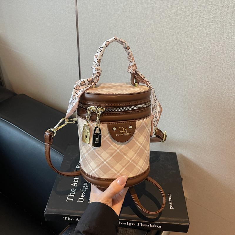 Small Bag Women's New Autumn and Winter Versatile Fashion Shoulder Messenger Bag Rhombus Portable Casual Bucket Bag