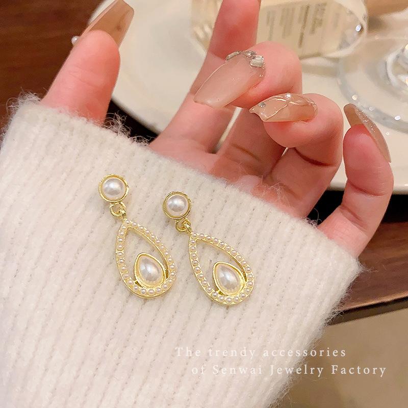 French Retro Water Drop Pearl Earrings Women's Simple Hollow Temperament Earrings New Earrings