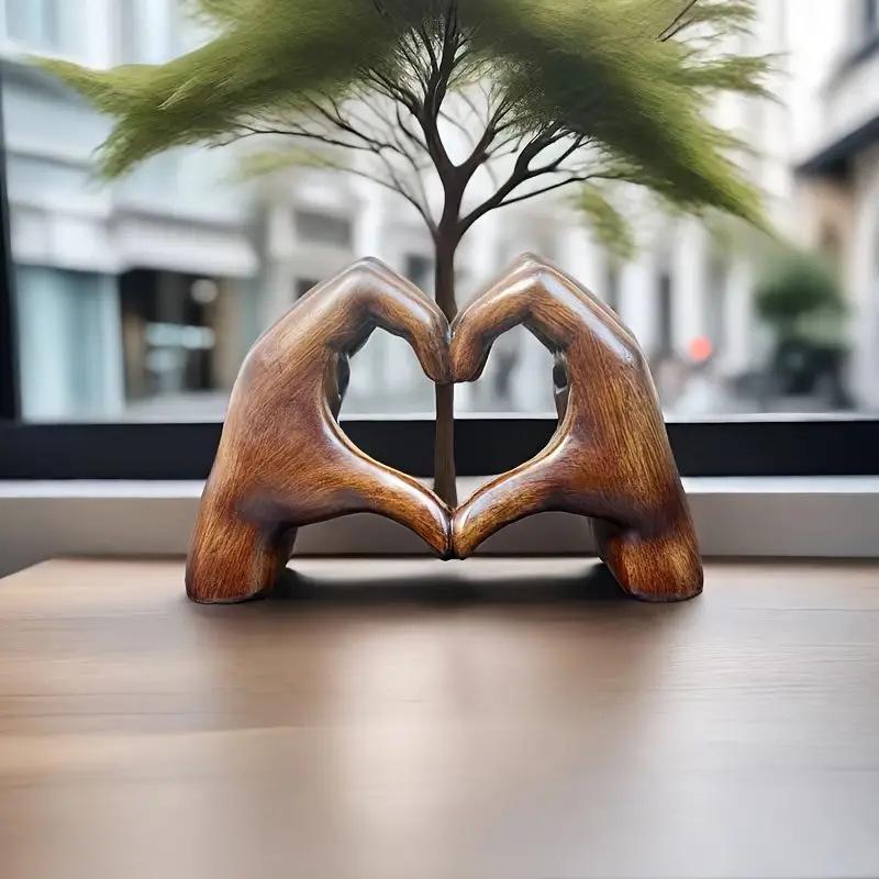 Heart-Shaped Resin Mother's Day Statue: Creative Desktop Ornament for a Luxurious Touch