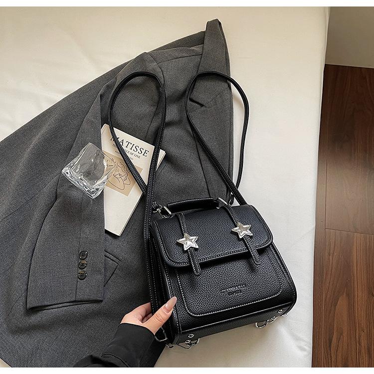 Schoolbag Personality Foreign Beautiful Backpack Women 1011 Spring New Retro Small Backpack Fashion Commuter Shoulder Bag